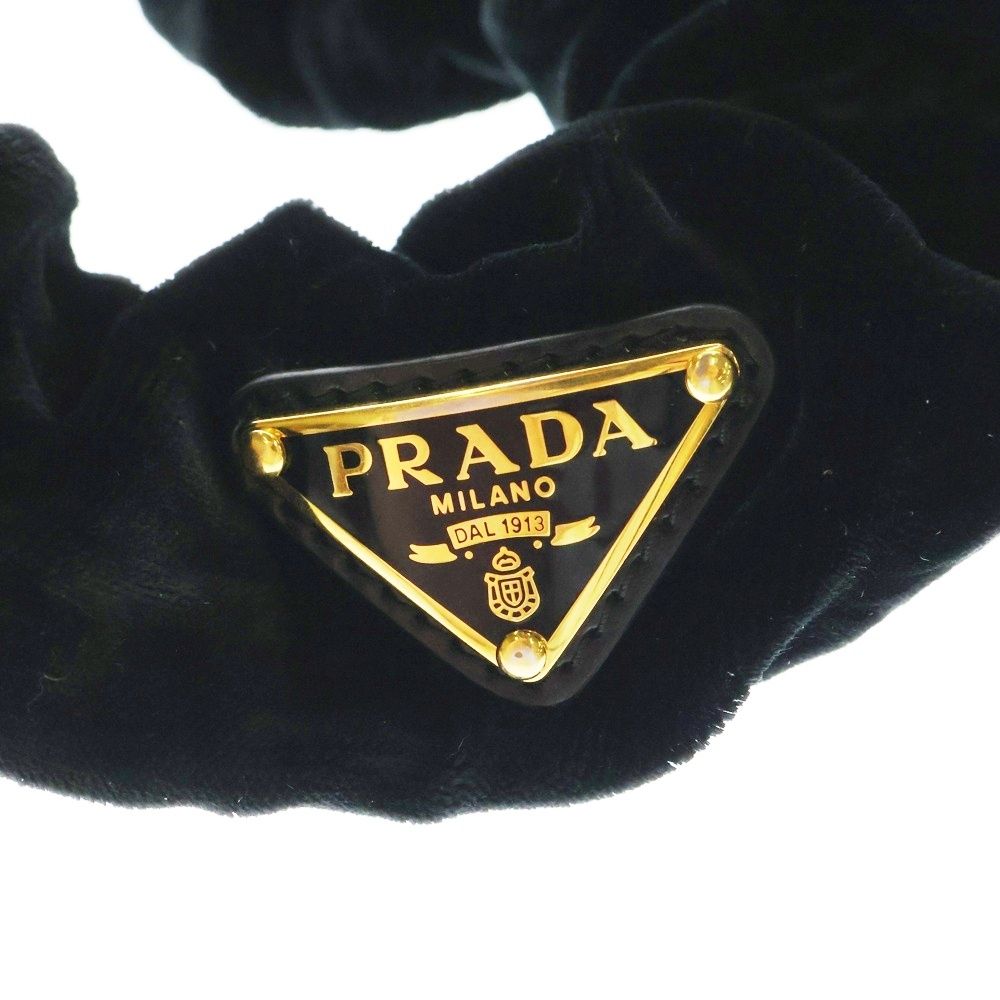 PRADA (プラダ) シュシュ トライアングルロゴ ブラック ベロア