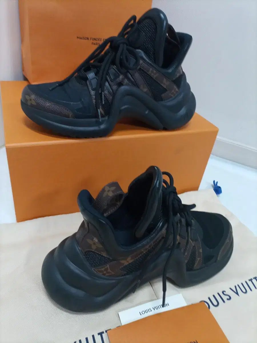 A 245 ルイ ヴィトン アーチライト 38 真正性検査完了