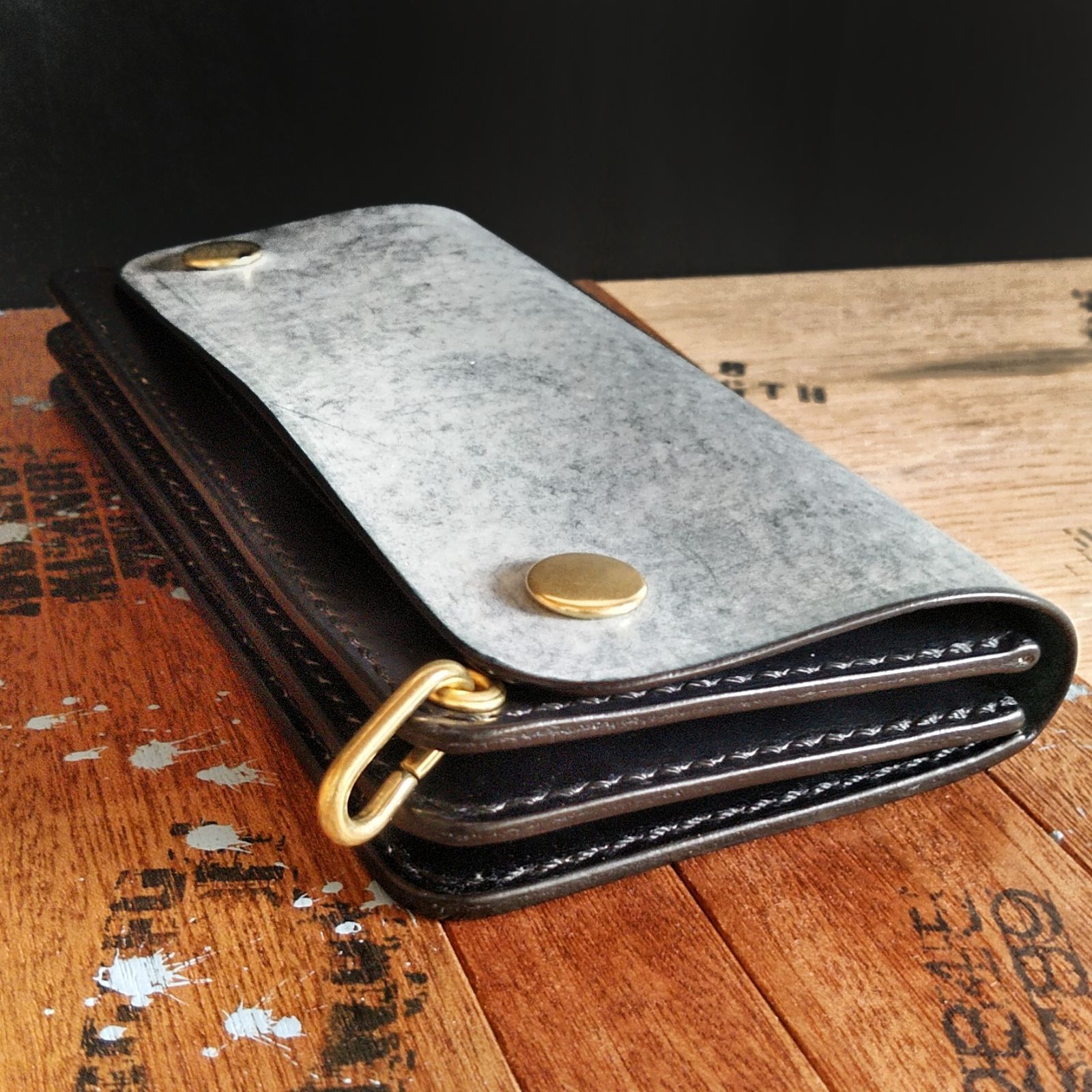 たつのハンドワックスレザー茶芯トラッカーウォレットタロンジップチェーンセット tracker wallet 茶芯レザーver 【LW-2】 – FEELZE
