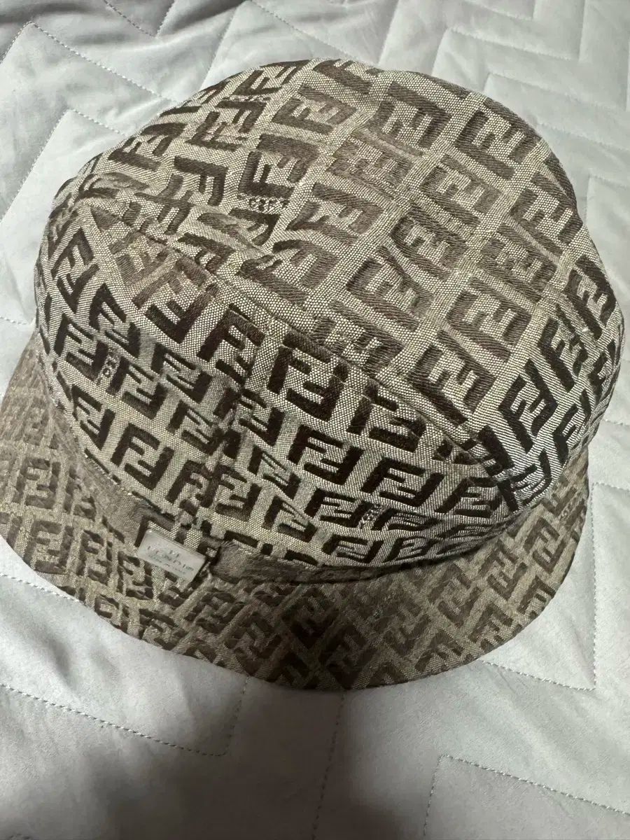 FENDI フェンディ