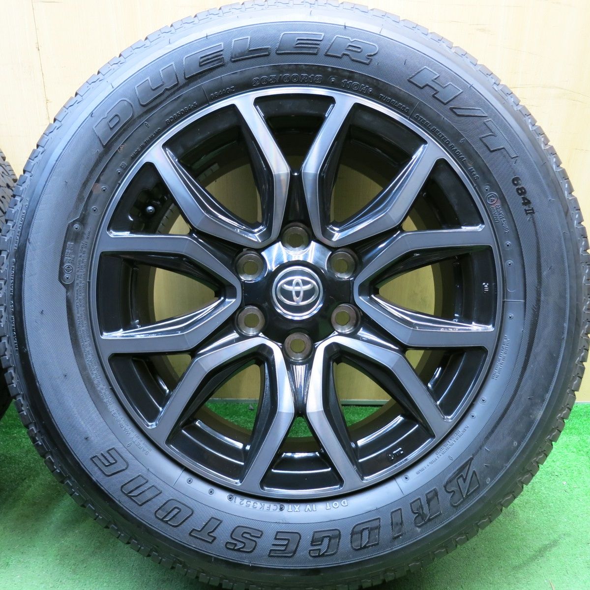 ほぼ新車外し トヨタ GUN125 ハイラックス GRスポーツ 純正 265 60R18 ブリヂストン デューラー H T 684Ⅱ 18インチ PCD139.7 6H 5092010HAノ