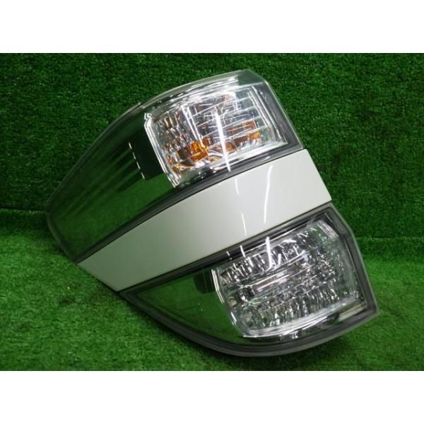 イスト NCP115 右テールランプ　81550-52670 | トヨタ 純正 ラクティス P100系 《 NCP100 》 右テールランプ