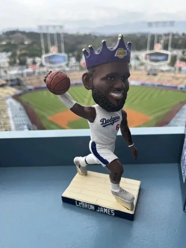 【雷市場（ポンジャン）商品韓国直送】 LA Dodgers ドジャース lakers Lakers レブロン ジェームス ボブルヘッド