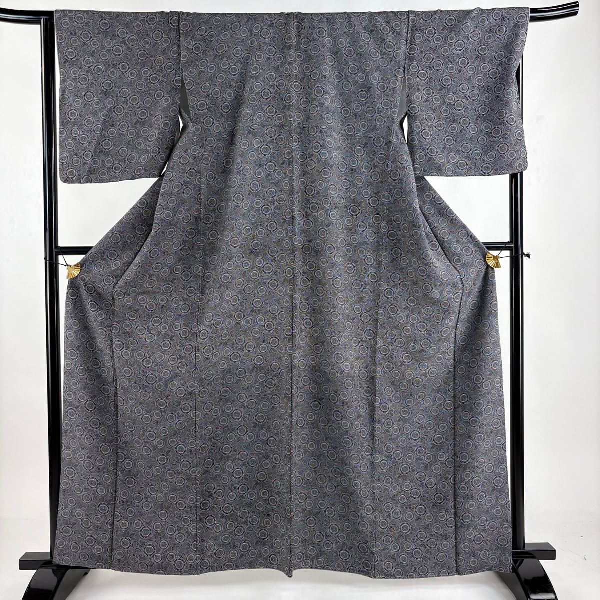 バイセル 着物 名品 小紋 黒 菊唐草 正絹 袷（10月～5月） 162cm Mサイズ ☆☆☆☆ 未使用品藍染菊唐草 小紋 正絹 単衣s161 | 着物 夢美月