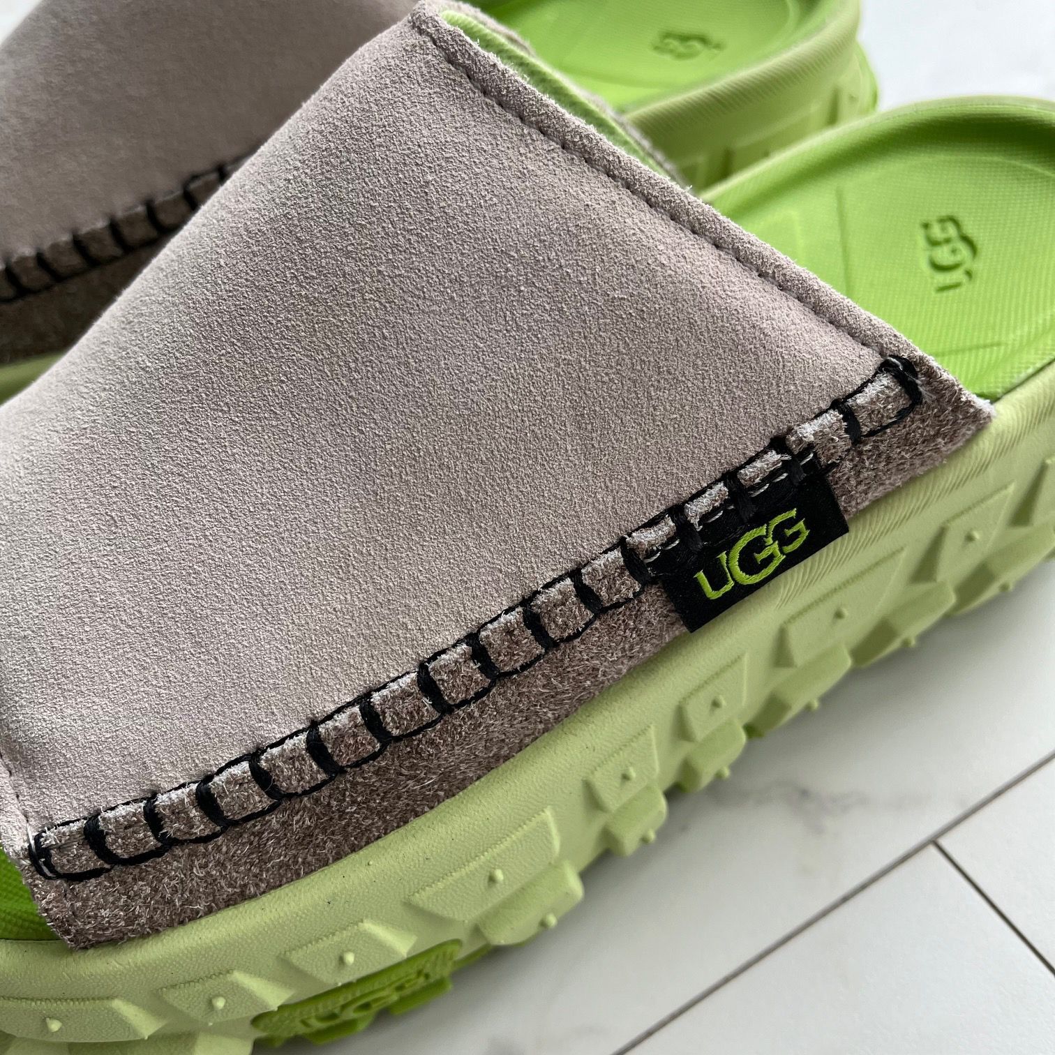 UGG アグ Venture Daze Slide - メルカリ