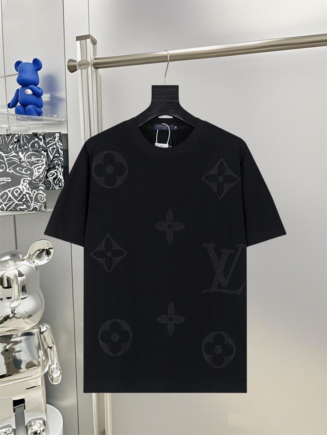 【冬のゲレンデが待ち遠しい♪】Louis Vuitton★Tシャツ 今日特価】Louis Vuitton 25ss ポケットレザーロゴ T シャツ