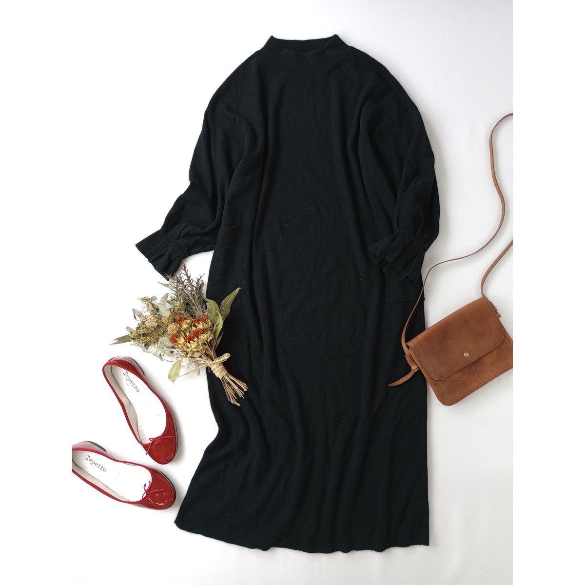 BEARDSLEY ビアズリー 袖タック ニットワンピース ウール混 モックネック Free 黒 ブラック 116Y＋5822 25A