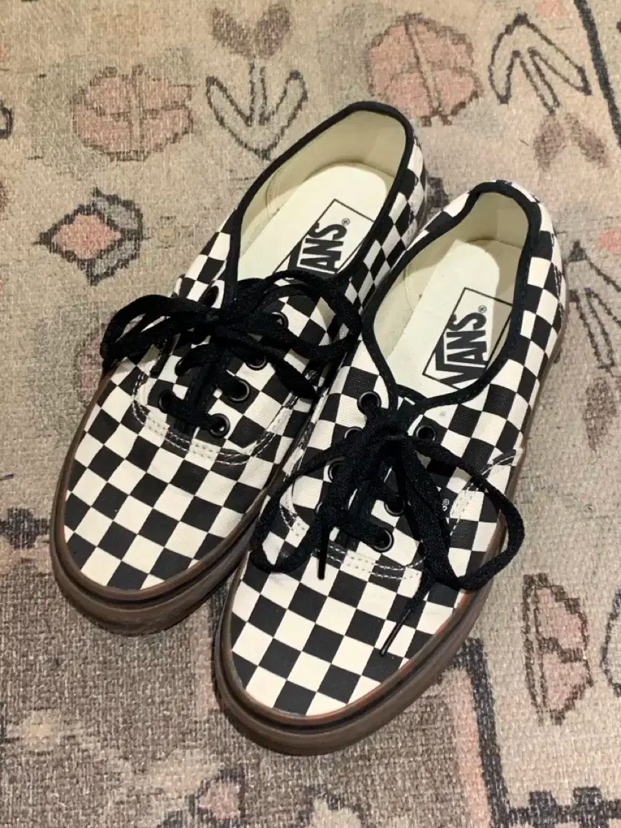 【雷市場（ポンジャン）商品韓国直送】 VANS(バンズ) オーセンティック チェッカーボード 黒ソール 230