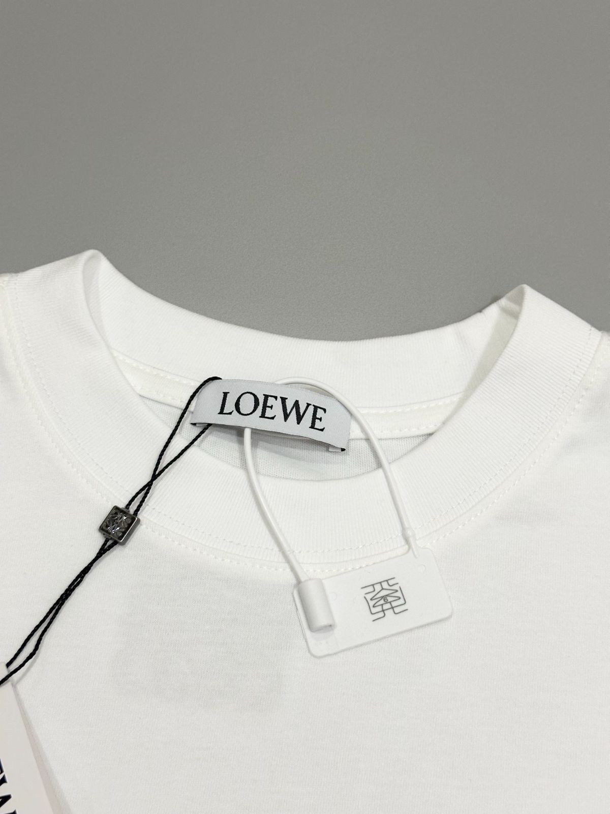豪華で新しい ホワイト LOEWE ポロシャツ メルカリ - トップス