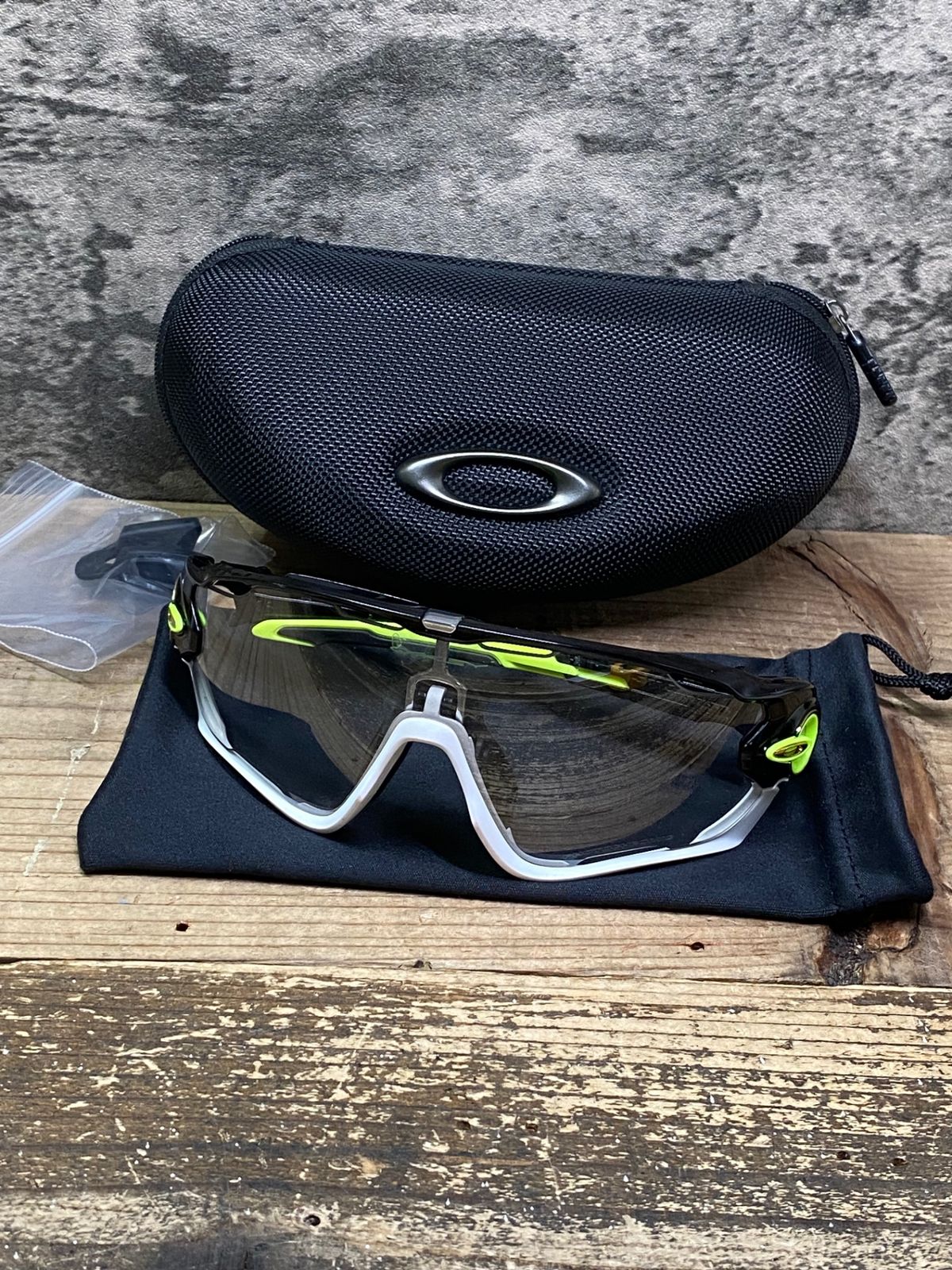 IO897 オークリー OAKLEY ジョウブレイカー JAW BREAKER サングラス アイウェア 黒 黄 調光レンズ