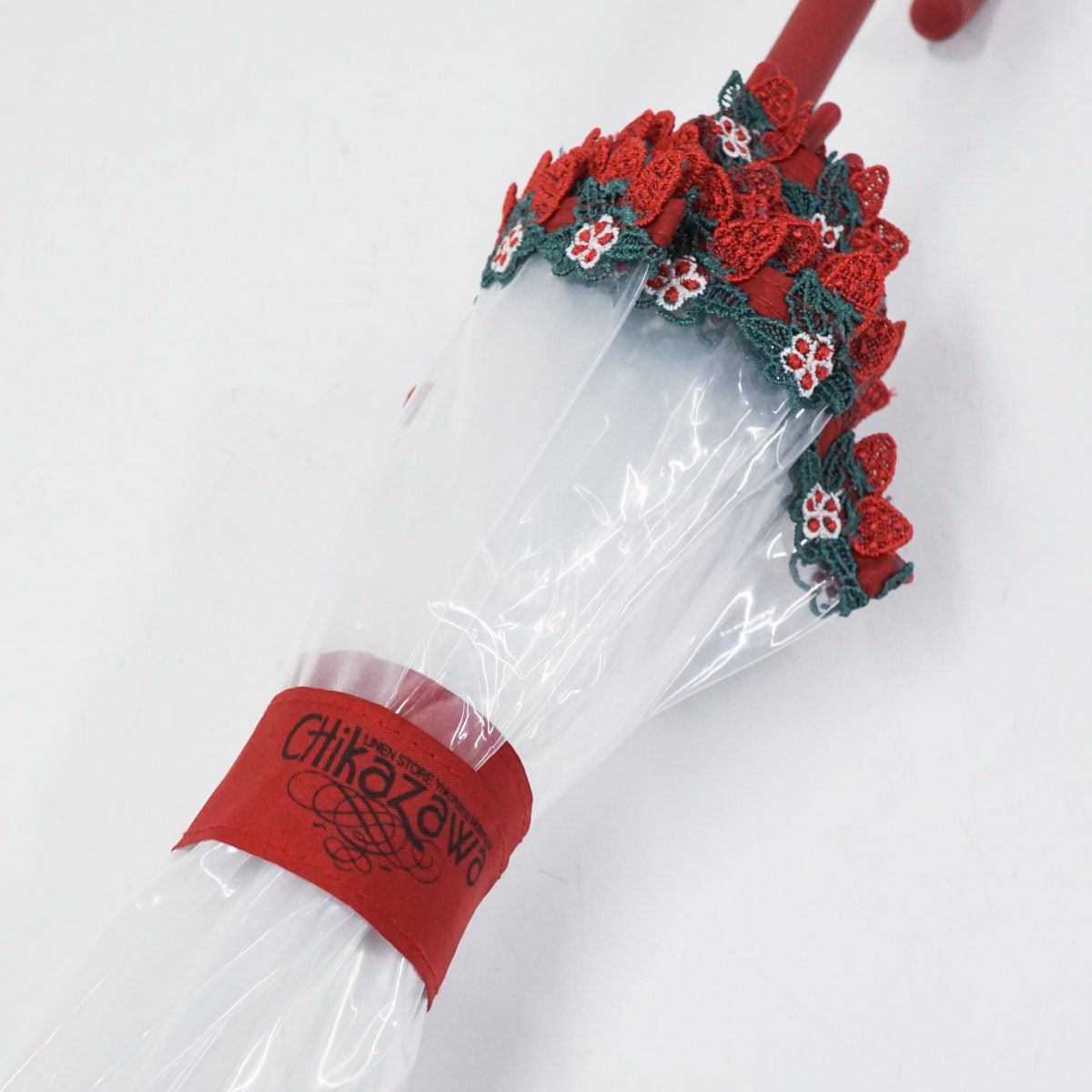 近沢レース　傘　いちご　即完売 近沢レース、またやってくれた…！ ビニール傘にレースとか、もう