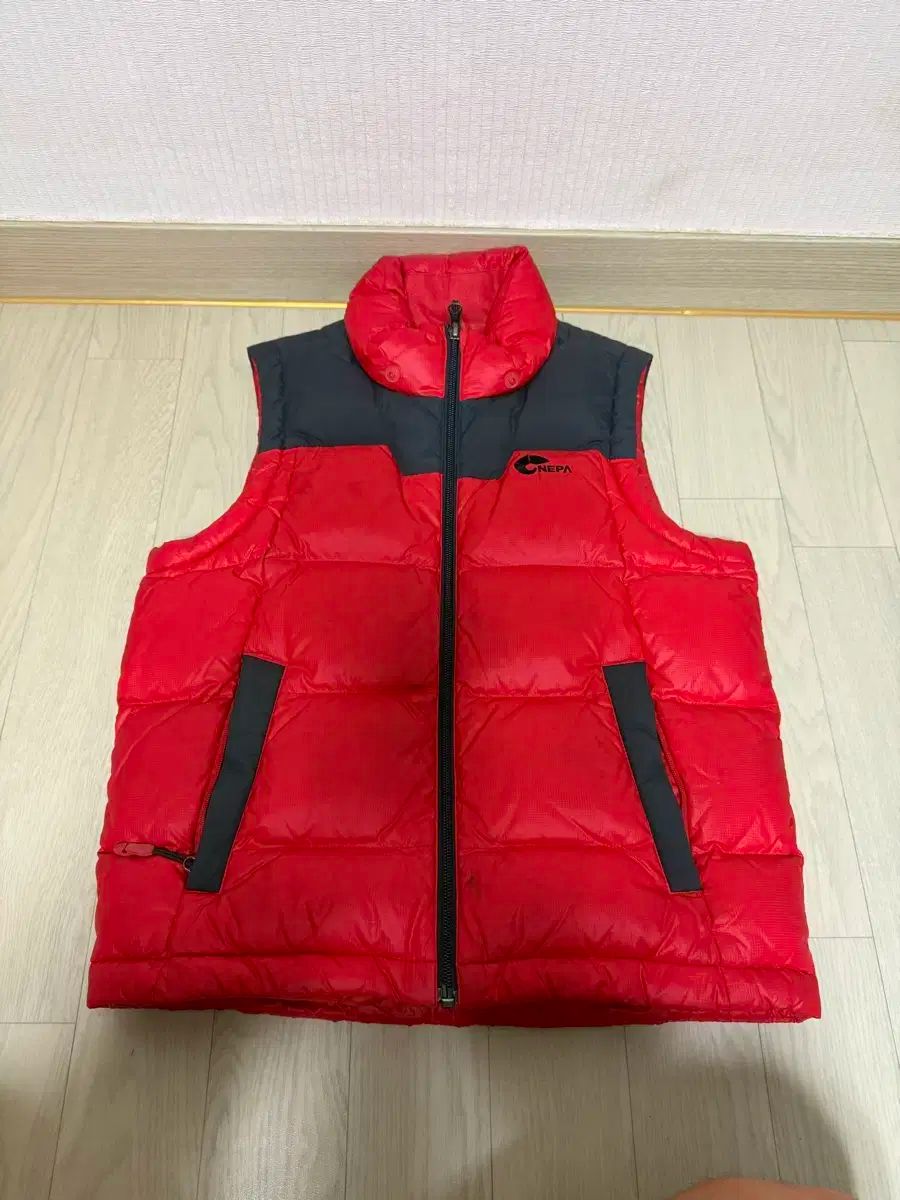 NEPA ネパ 赤 ダウンジャケット ベスト 商品