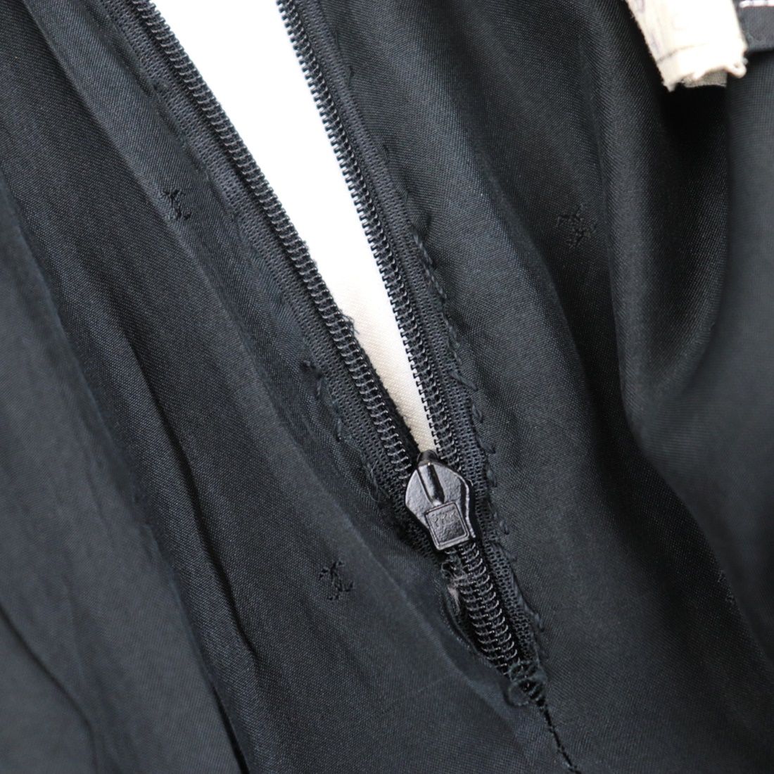 約445cm本物 美品 シャネル COCO装飾ボタン ココマーク タイト スカート 38 黒