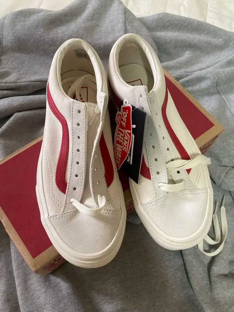 【雷市場（ポンジャン）商品韓国直送】 VANS(バンズ) スタイル 36 （ STYLE ） マシュマロ/レーシング レッド 245