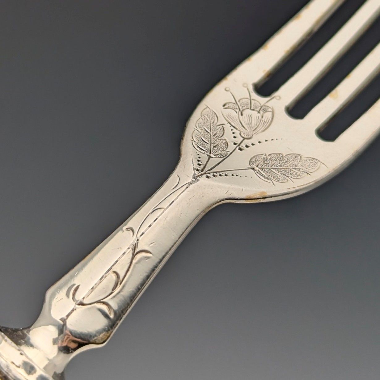 1890年頃 英国アンティーク 白蝶貝ハンドル デザートカトラリー10ペアセット 木箱入り 1890年頃 英国アンティーク 白蝶貝ハンドル デザートカトラリー