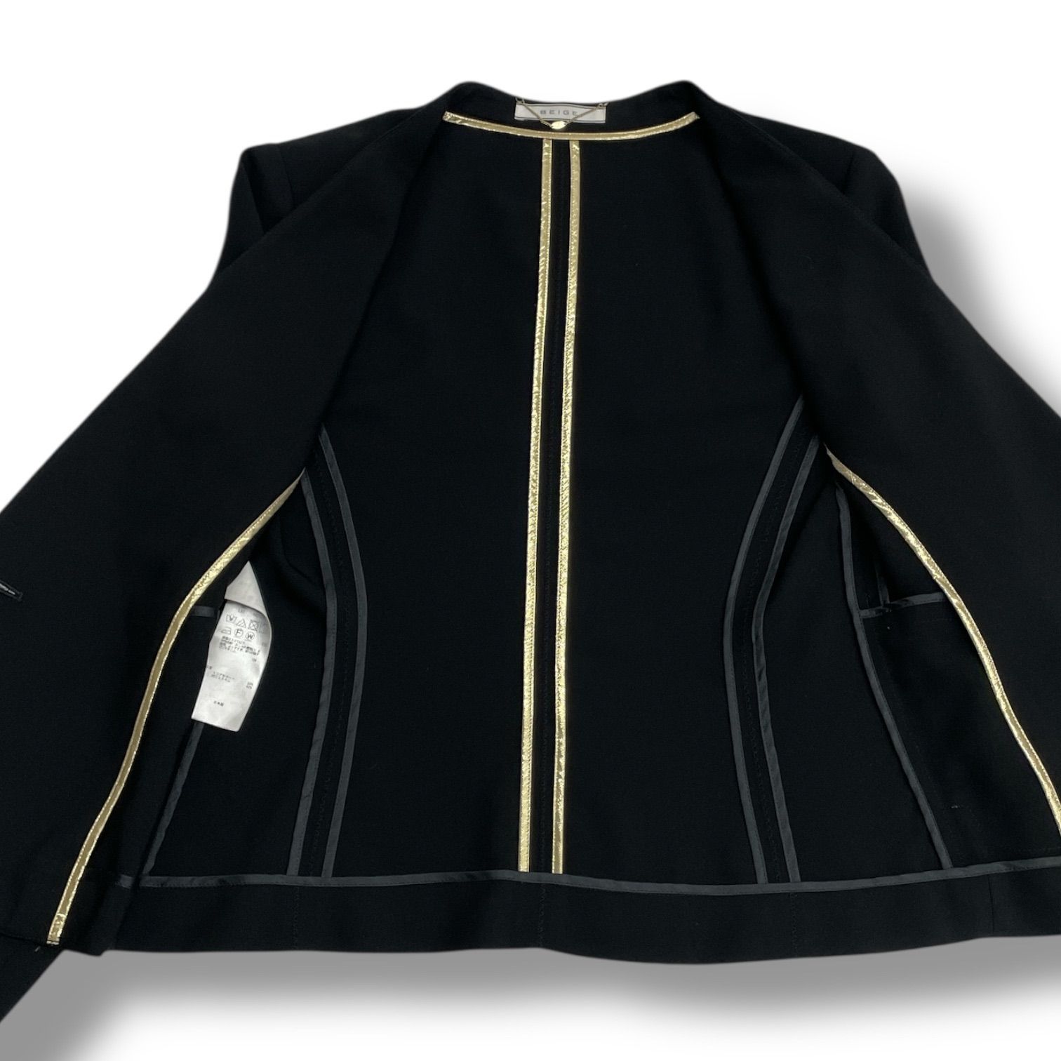 【美品】BEIGE. ベイジ 日本製　長袖　Vネック 上質 ノーカラージャケット BEIGE ベイジ ノーカラージャケット グレー系 サイズ4 オン