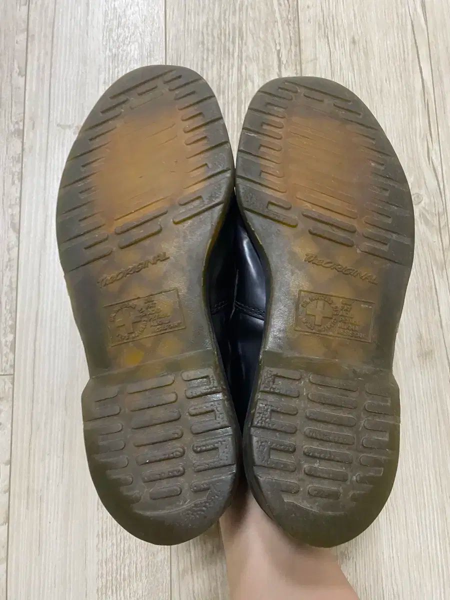 DR. MARTENS