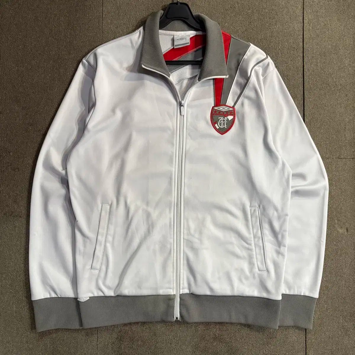 umbro(アンブロ) トラックトップス ジャージ L