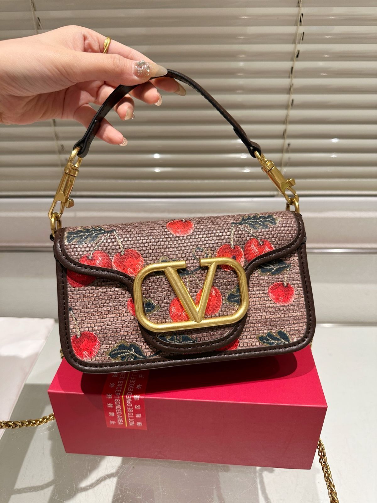今日特価】Valentino Loco ショルダーバッグ 送料無料 割引価格