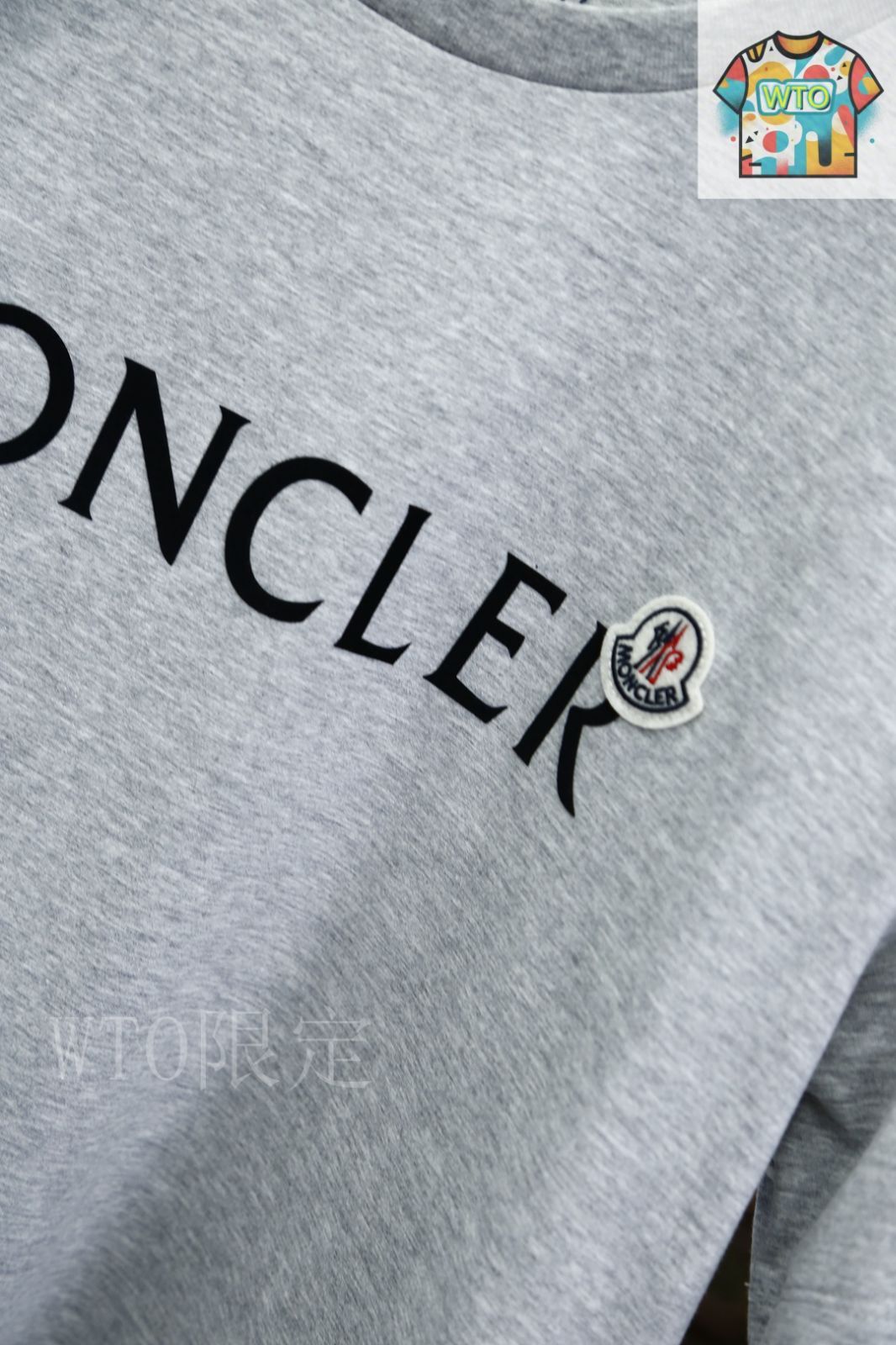 本日限定価格　moncler メタリックロゴtシャツ モンクレール メタリックロゴ Tシャツ ワッペン レディース
