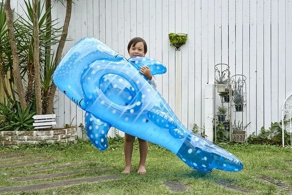 ビッグジンベエザメフロート　181x112cm　浮き輪　水遊び　海水浴　プール