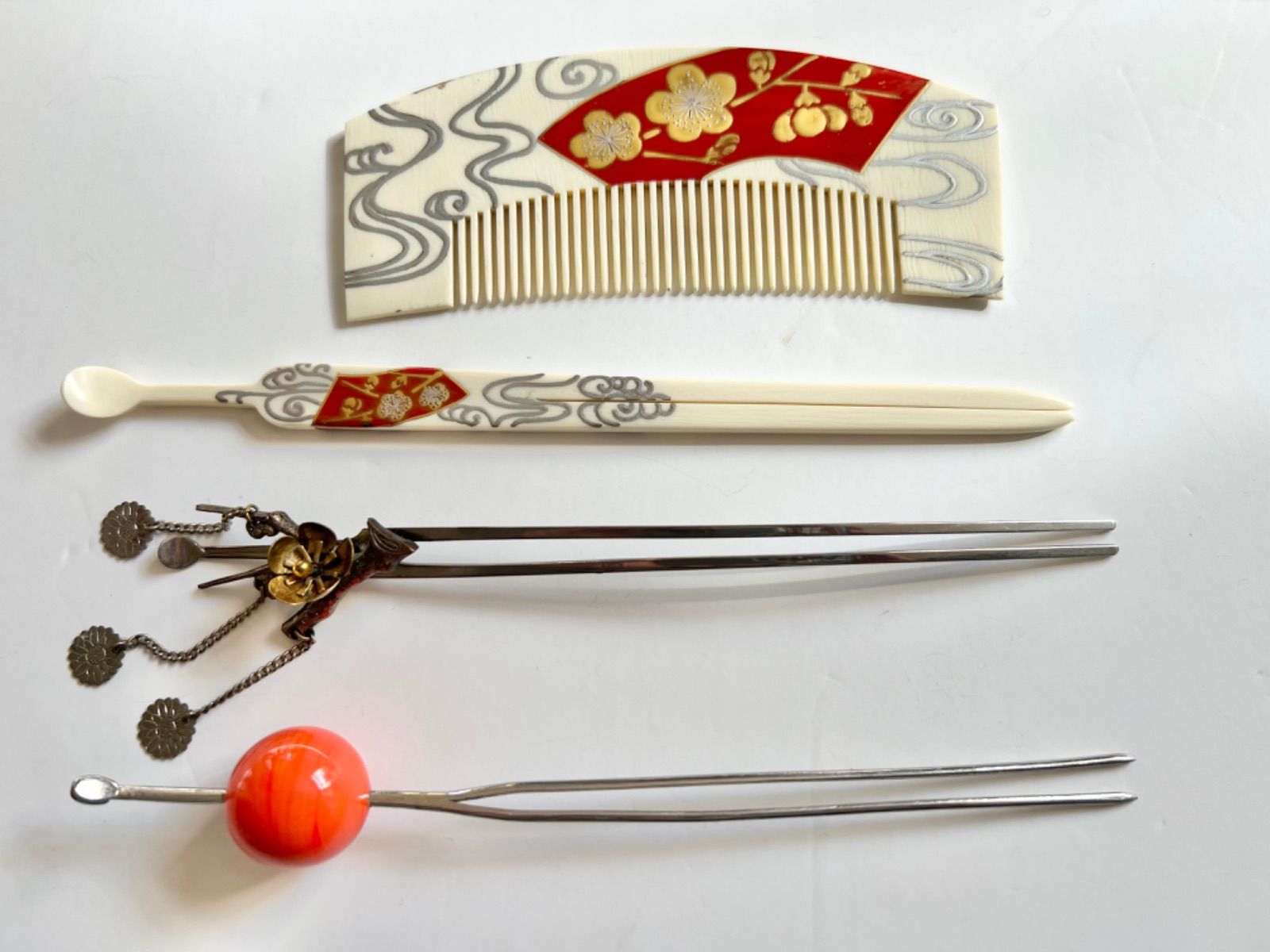 アンティーク 希少 松哉 櫛 簪 金彩 シェル 松竹梅 装飾 2点セット Amazon.co.jp: 櫛かんざし -323- 前櫛 半京 髪飾り 蒔絵 黒 梅