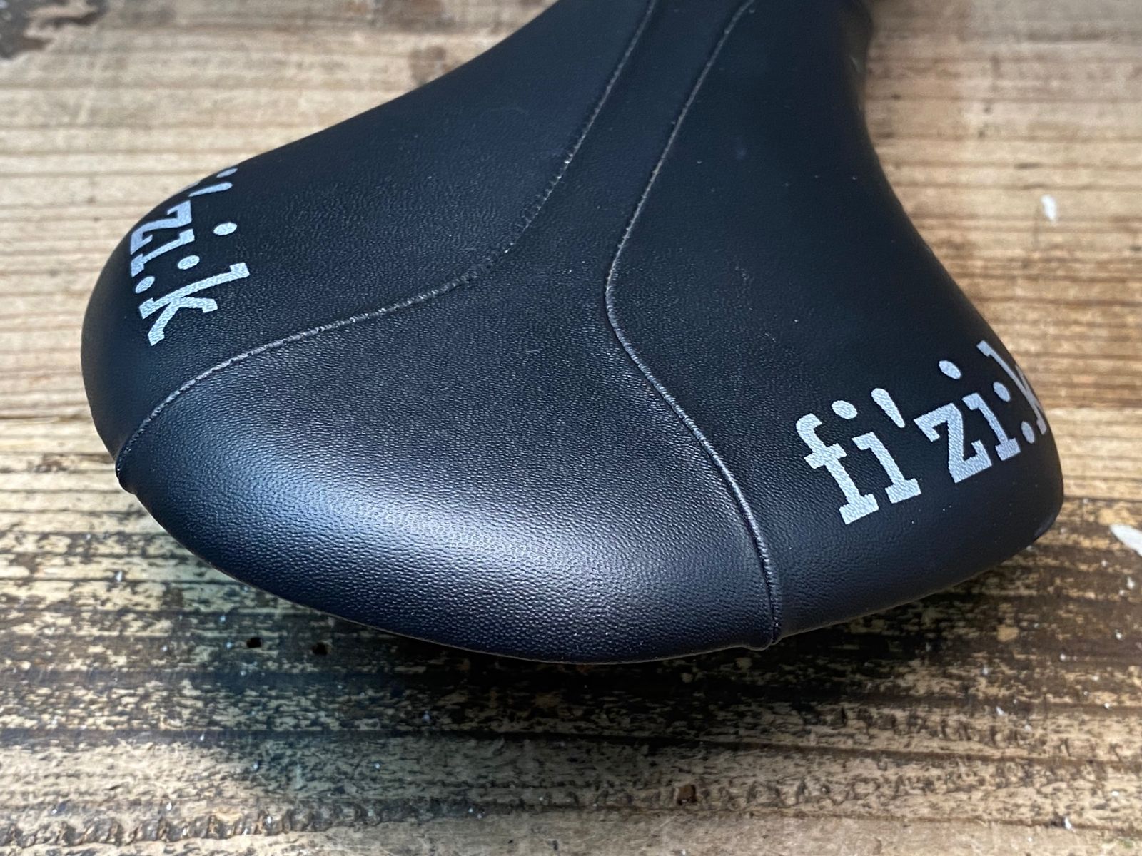 JB564 フィジーク fizik アンタレス ANTARES R7 サドル 黒 140mm