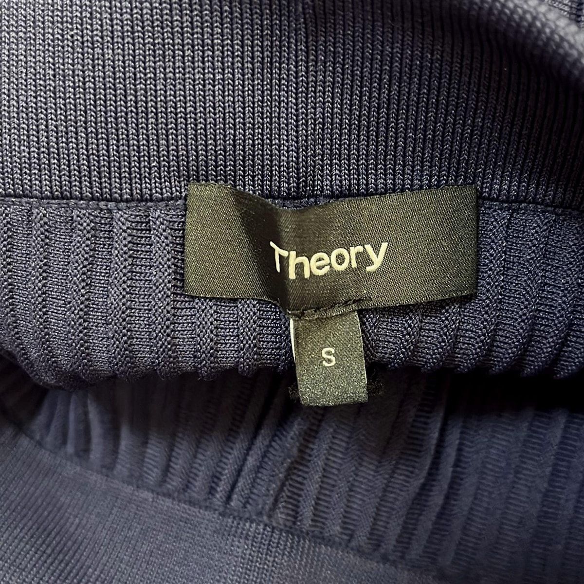 厚みのある theory セオリー レディースパンツセットアップ レディース - ダークネイビー×黒 ニット|フリンジ