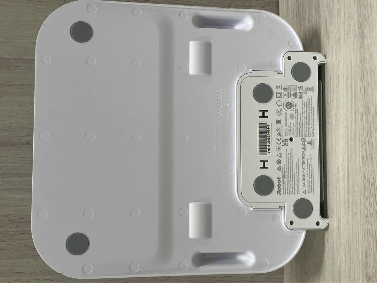 iRobot Braava jet 自動掃除機 ホワイト iRobot Braava jet m6 Wi Fi Connected Robot Mop White M611020