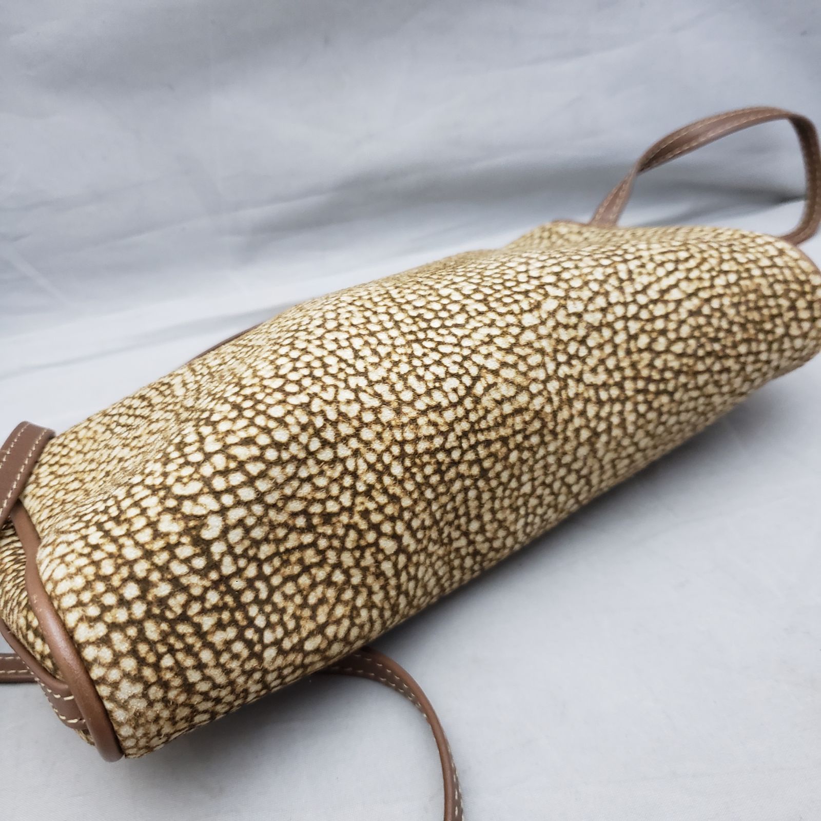 レッドウォール ショルダーバッグ