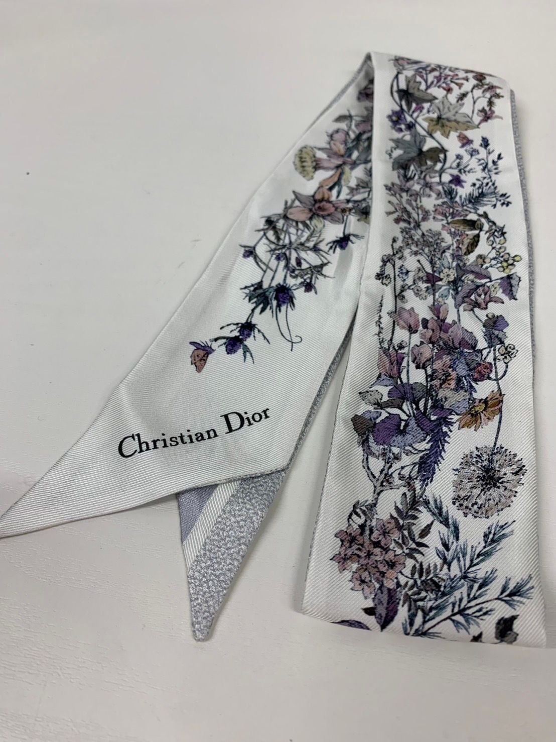 【美品】クリスチャン・ディオール スカーフ シルク クリスチャンディオール DIOR お花畑みたいなスカーフ シルク