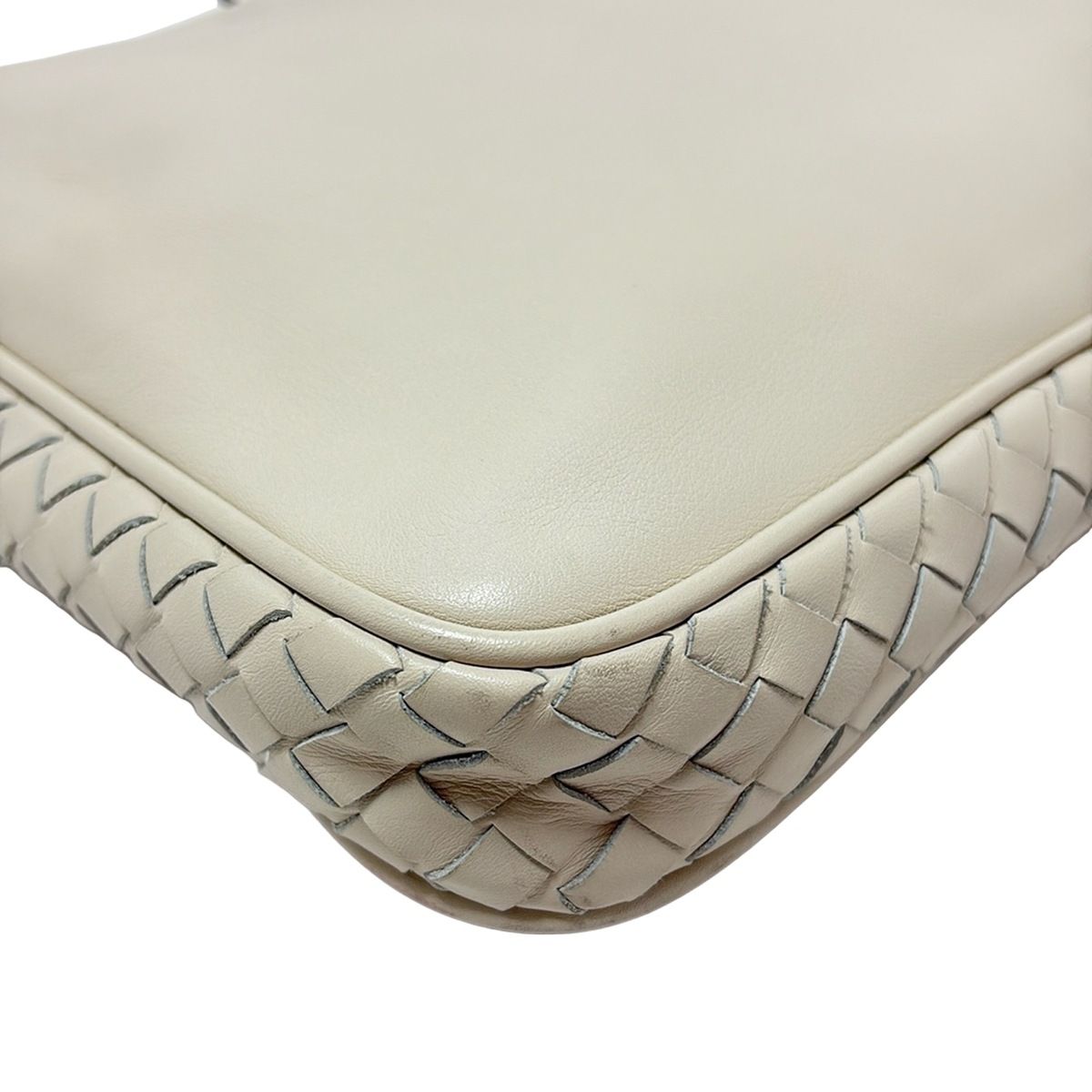 BOTTEGA VENETA ボッテガヴェネタ クラッチバッグ イントレチャート アイボリー レザー DECORATOM_COM_BR