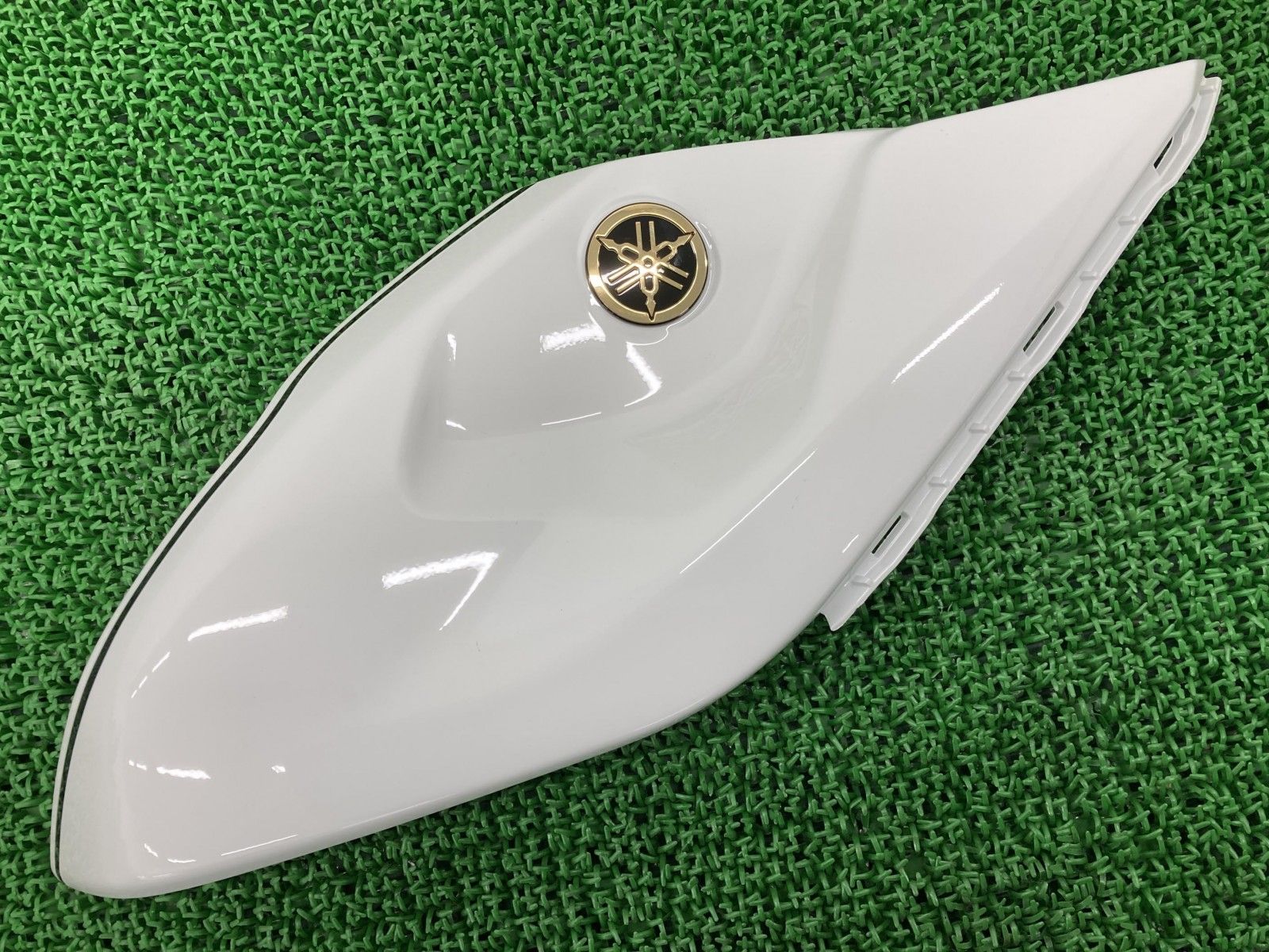 MT-25 タンクカバー 右 白 B04 ヤマハ 純正 バイク 部品 RG10J ワイズギア オーセンティック 綺麗 良品 車検 Genuine 【中古】 62