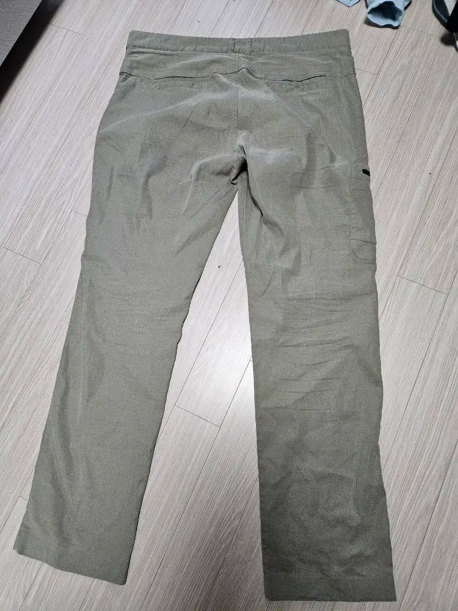 ストレッチ パンツ