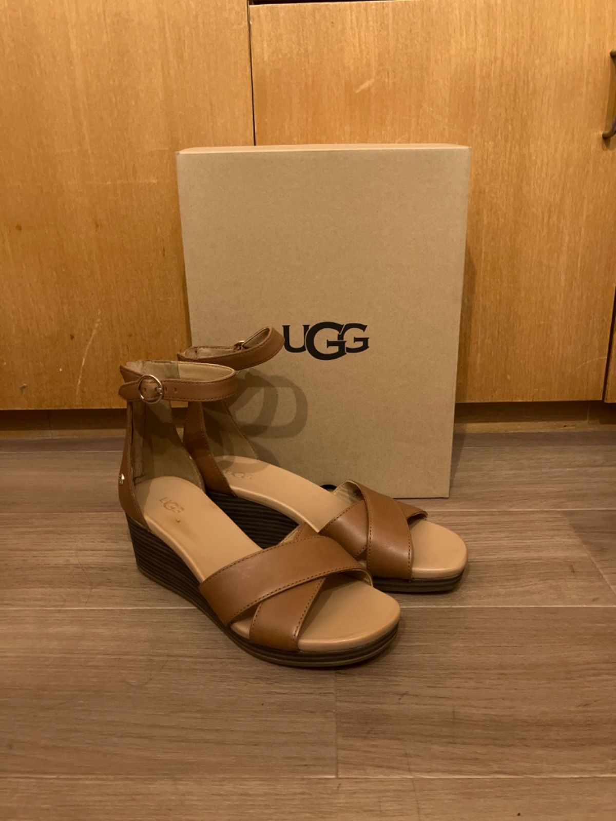 【新品未使用】UGG アグ サンダル レディース US8(25cm) 1117348 W EUGENIA TAN おしゃれ 夏