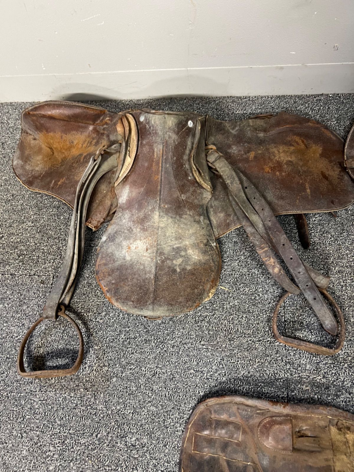 ヴィンテージ　馬　鞍　皮 ヴィンテージ 馬 鞍 皮