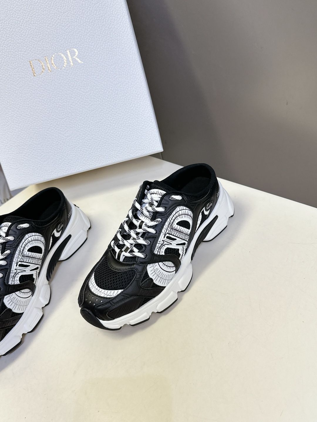 【ロゴがおしゃれ♪】Dior ディオール Chrono スニーカー ディオール新作スニーカー「ディオール クロノ」アイコニックな