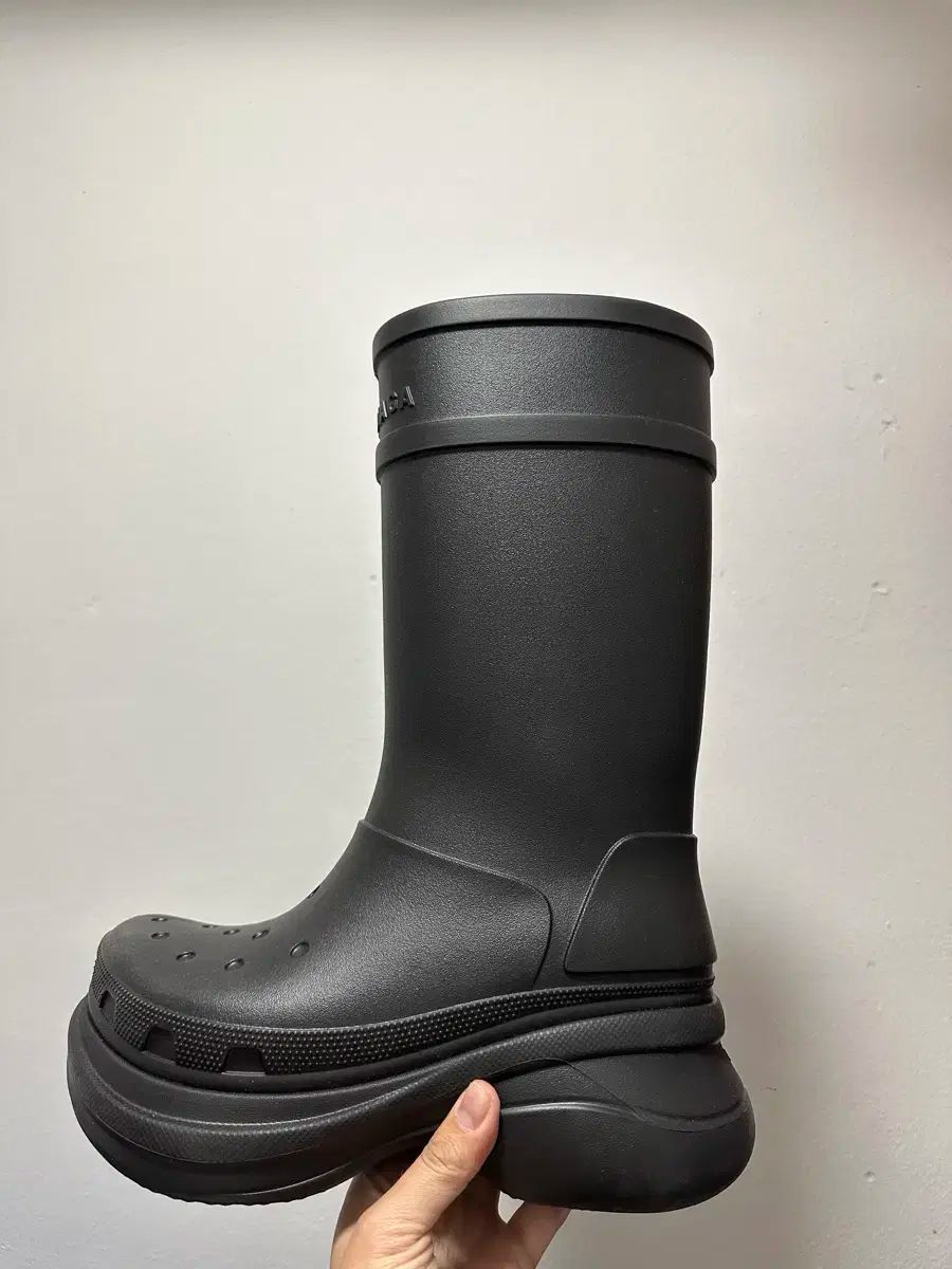 BALENCIAGA