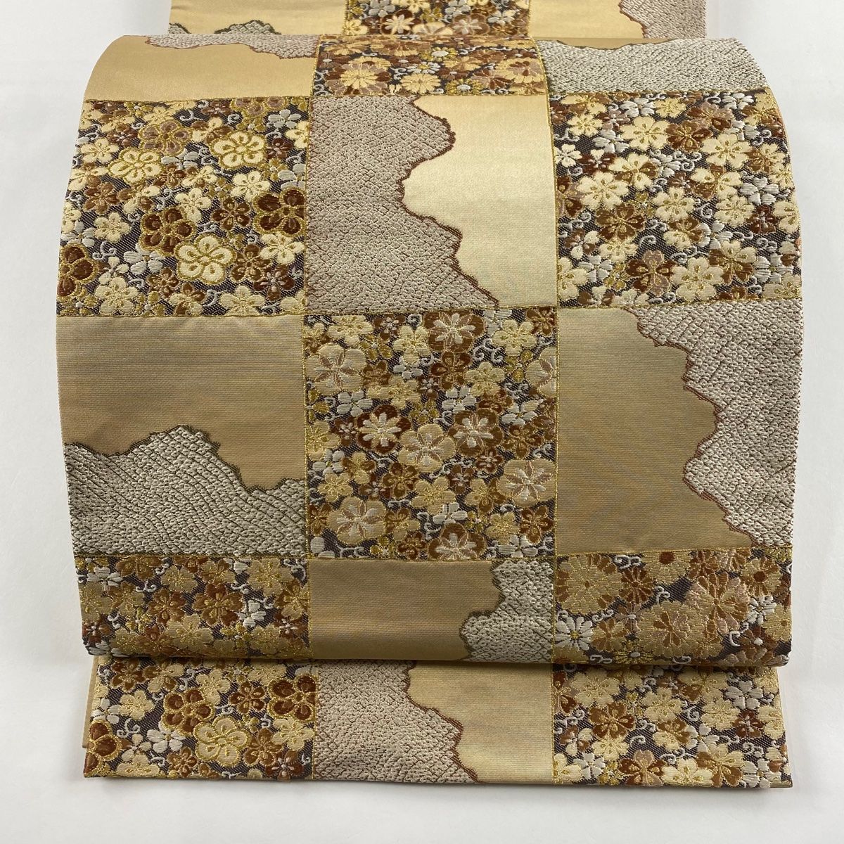 袋帯 美品 秀品 市松 梅唐草 唐織 箔 ベージュ 六通 正絹 【中古 袋帯 美品 秀品 市松 梅唐草 唐織 箔 ベージュ 六通 正絹 【中古