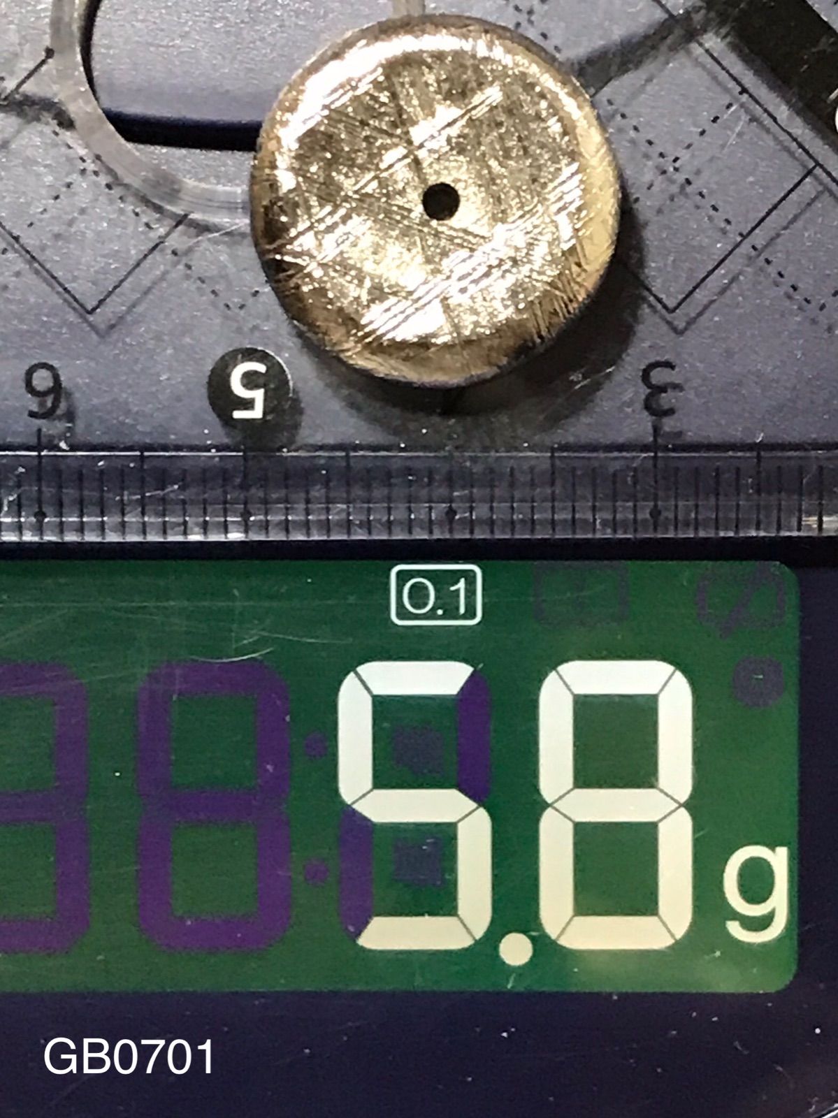 コイン型【ナミビア産/ギベオン/鉄隕石/メテオライト】1mm穴パーツ[0701