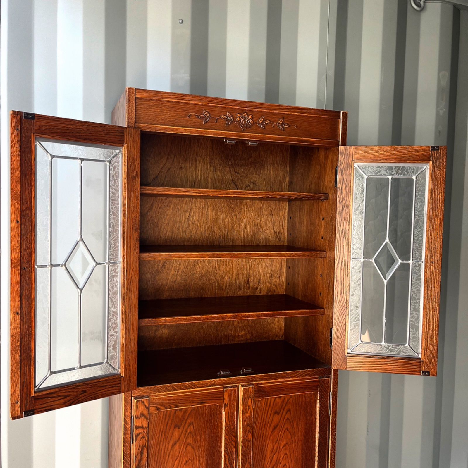 取付無料！三越家具 ブルージュ 天然木ステンドグラス扉アンティークキャビネット✨ 取付無料！三越家具 ブルージュ 天然木ステンドグラス扉