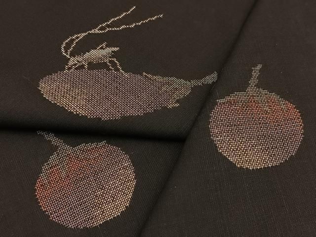 平和屋着物○本場大島紬 9マルキ 地空き 成物に夏虫 黒地 正絹 逸品 未