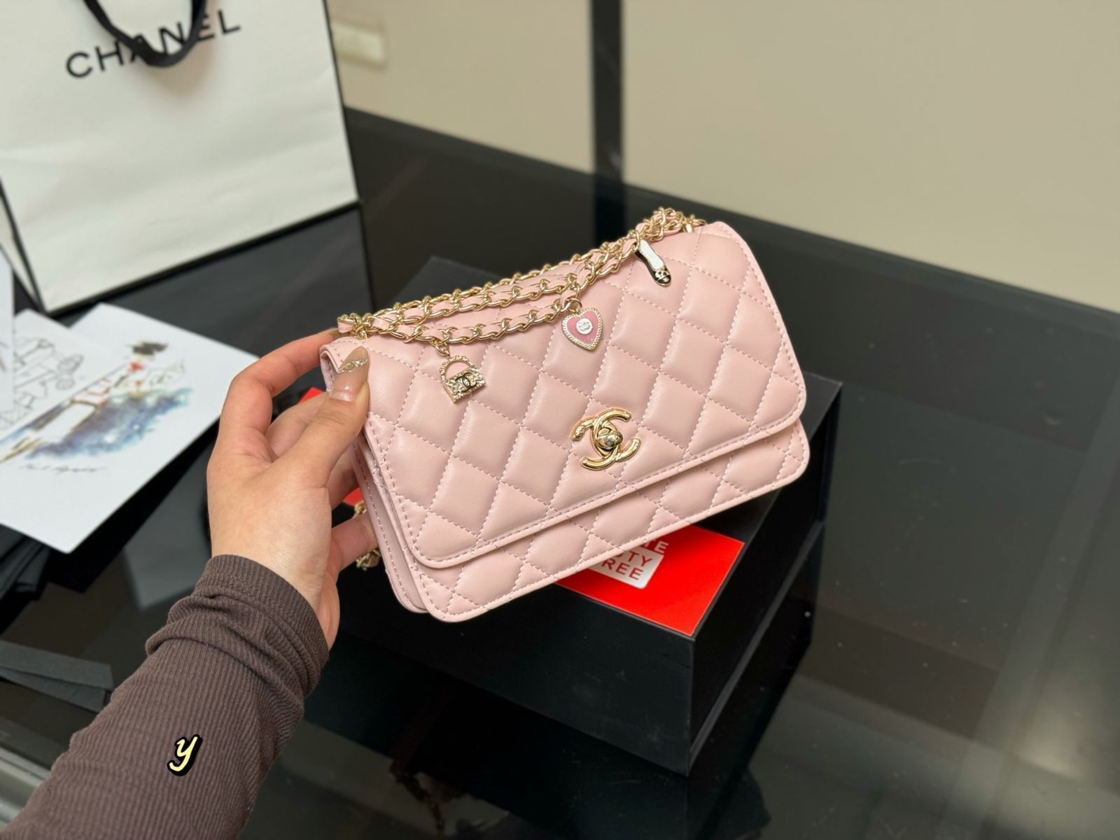 レア限定デザイン♡【CHANEL】24A チェーンウォレット 今日特価】Chanel 24A WOC Wallet On Chain Bag - 24A