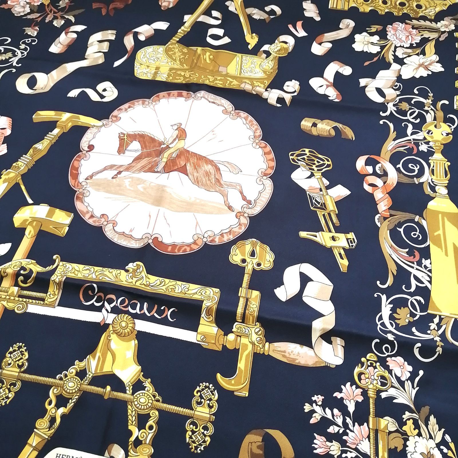 希少　HERMES エルメス　カレ90 黒　Copeaux おがくず 楽天市場】【新品】 エルメス スカーフ カレ 90 ローブ