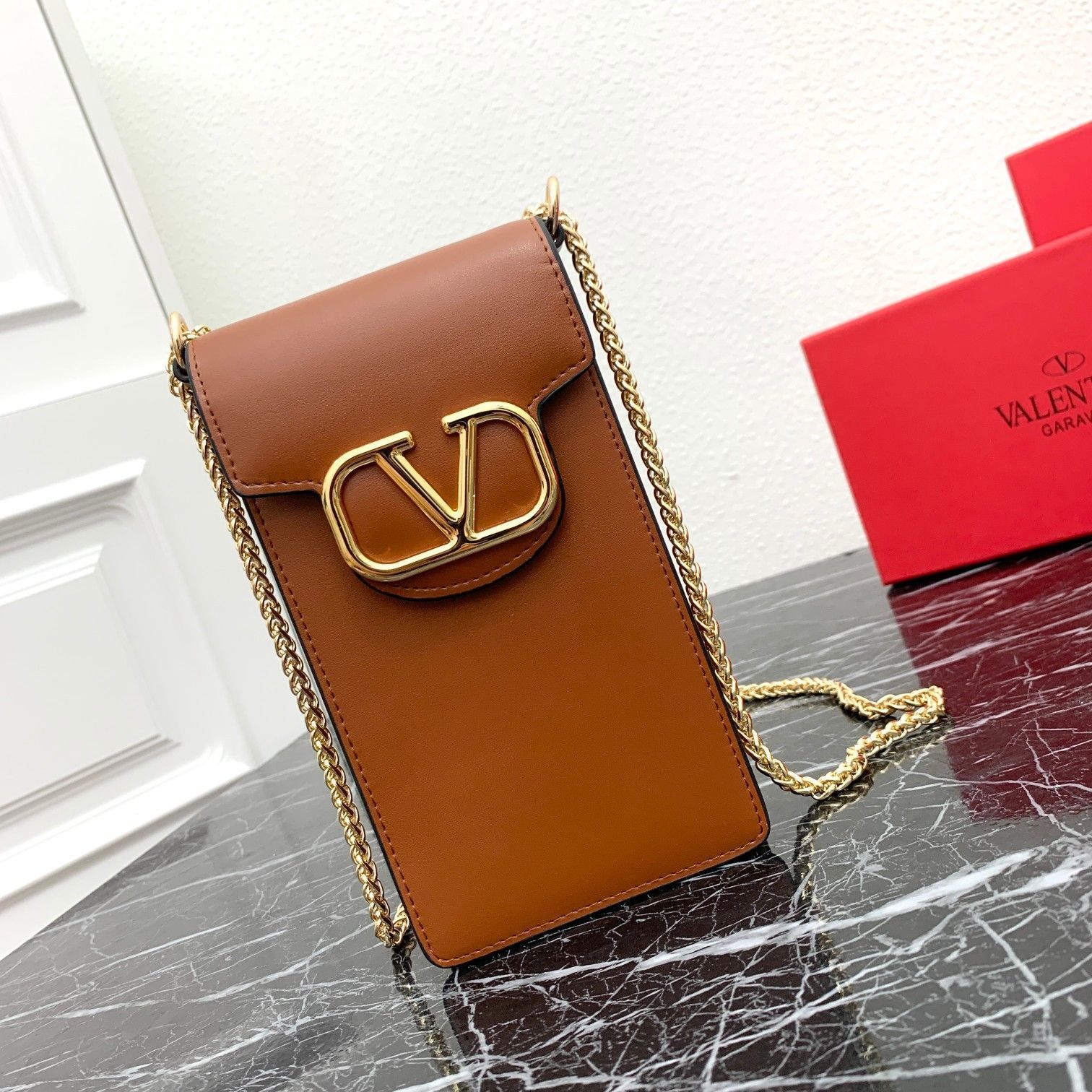 【新品未使用】ヴァレンティノ（Valentino）チェーンスマホショルダーバッグ ブラウン