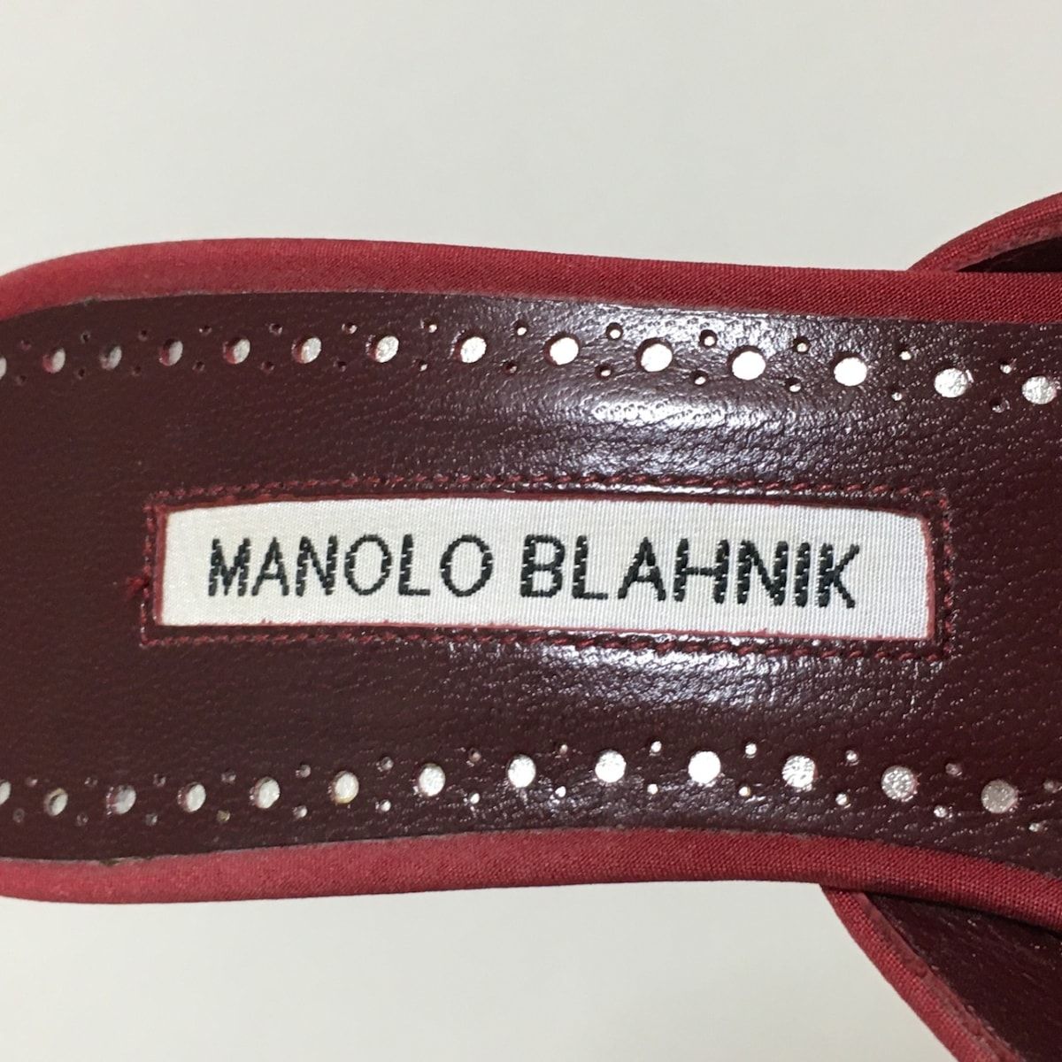 MANOLO BLAHNIK(マノロブラニク) ミュール 37 レディース メイセール レッド ビジュー サテン - メルカリ