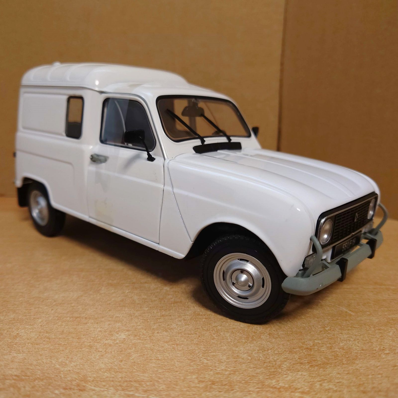 1/18 ルノー 4L F6 (ホワイト) ソリド製ダイキャスト製ミニカー 1/18 ルノー 4L F6 (ホワイト) ソリド製ダイキャスト製ミニカー - メルカリ