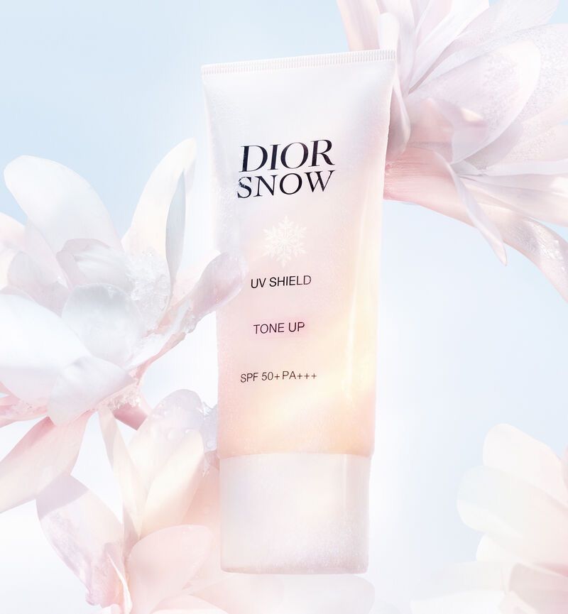 diorスノーUVシールド　トーアップ30ml(日焼け止め乳液)新品　未使用 diorスノーUVシールド トーアップ30ml(日焼け止め乳液)新品 未