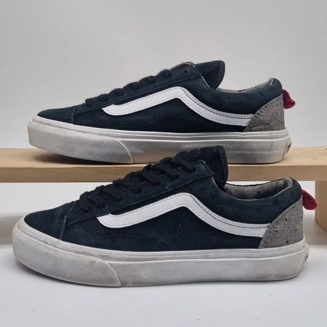 VANS(バンズ) スタイル 36 ポルカシューティング スニーカーズ 245 ー 250_