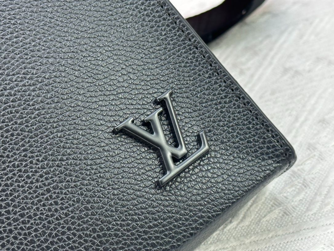 LVルイ ヴィトン|男性用斜め掛けショルダーバッグ